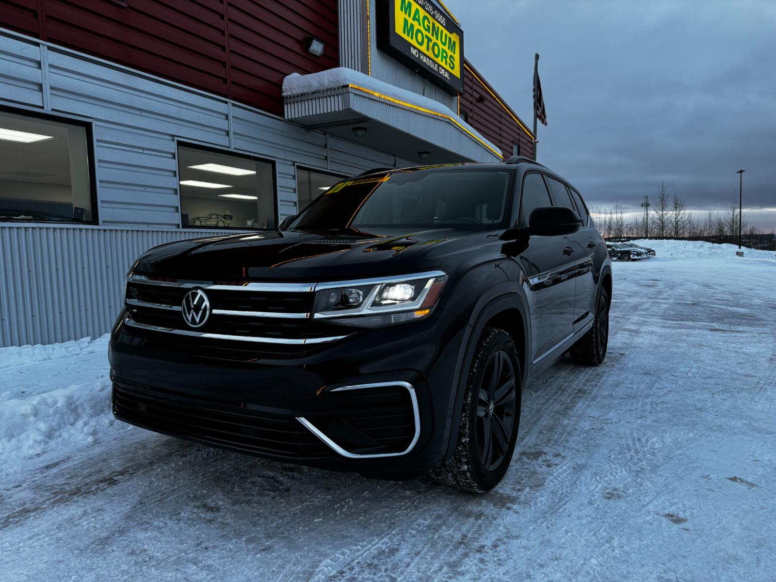 2021 Black /Black Volkswagen Atlas SEL 4-Motion (1V2RR2CA9MC) with an 3.6L V6 Gasoline engine, located at 1960 Industrial Drive, Wasilla, 99654, (907) 376-5555, 61.573475, -149.400146 - Photo #0